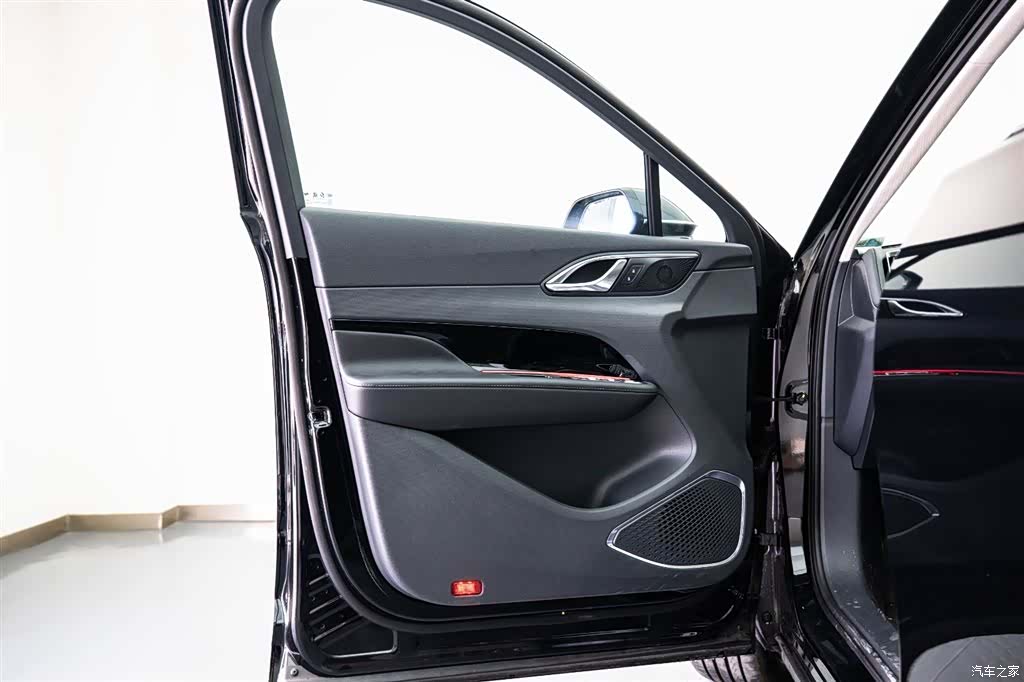 Hongqi HS3, 2025 7