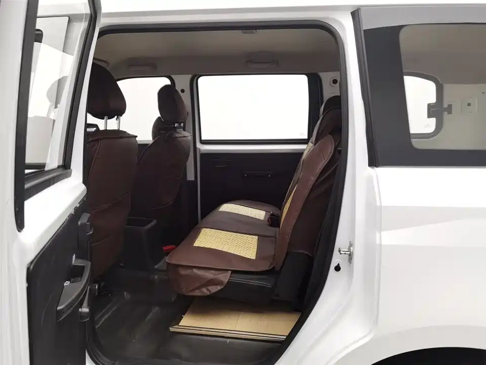 Wuling Wuling Hongguang PLUS