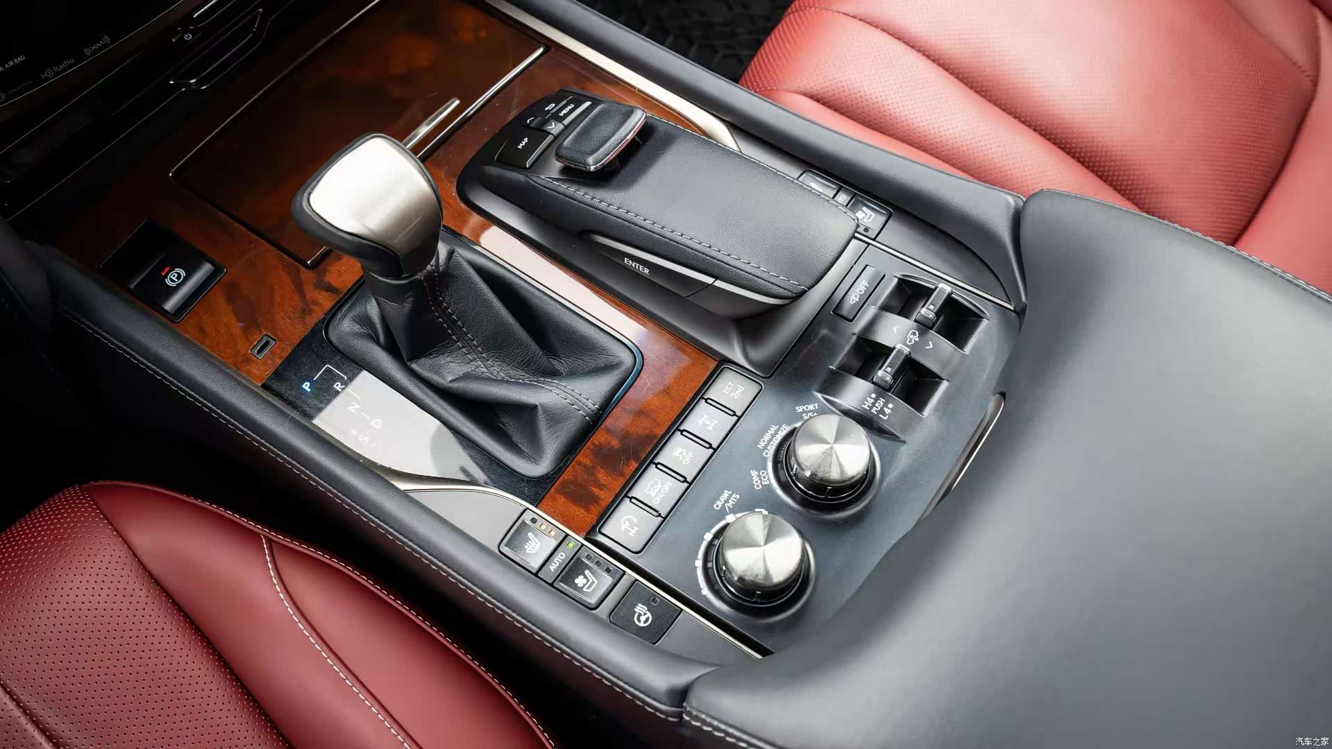 Lexus LX, 2025 4