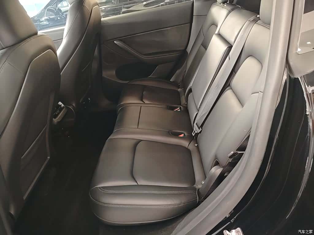 Tesla Model Y, 2023 17