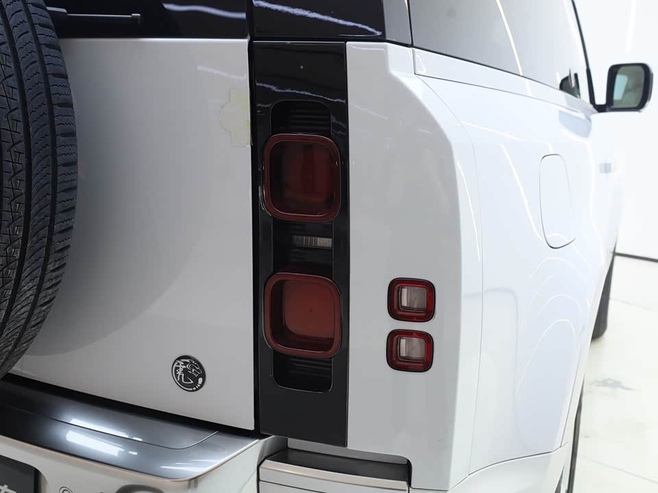 Land Rover guard