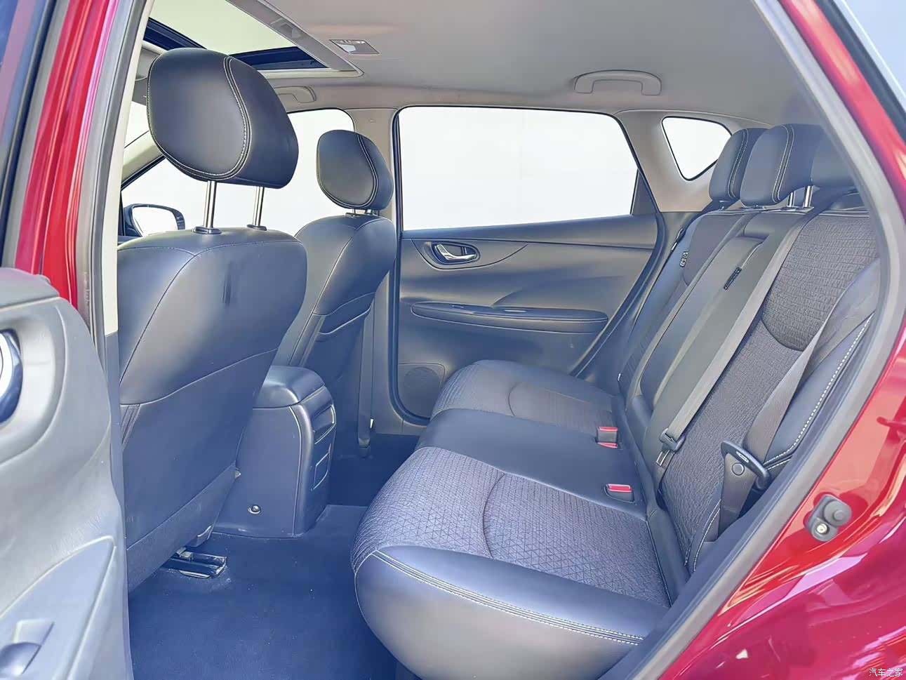 Nissan Tiida, 2017 все фото