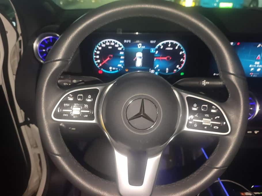Mercedes-Benz GLA Mercedes-Benz GLA