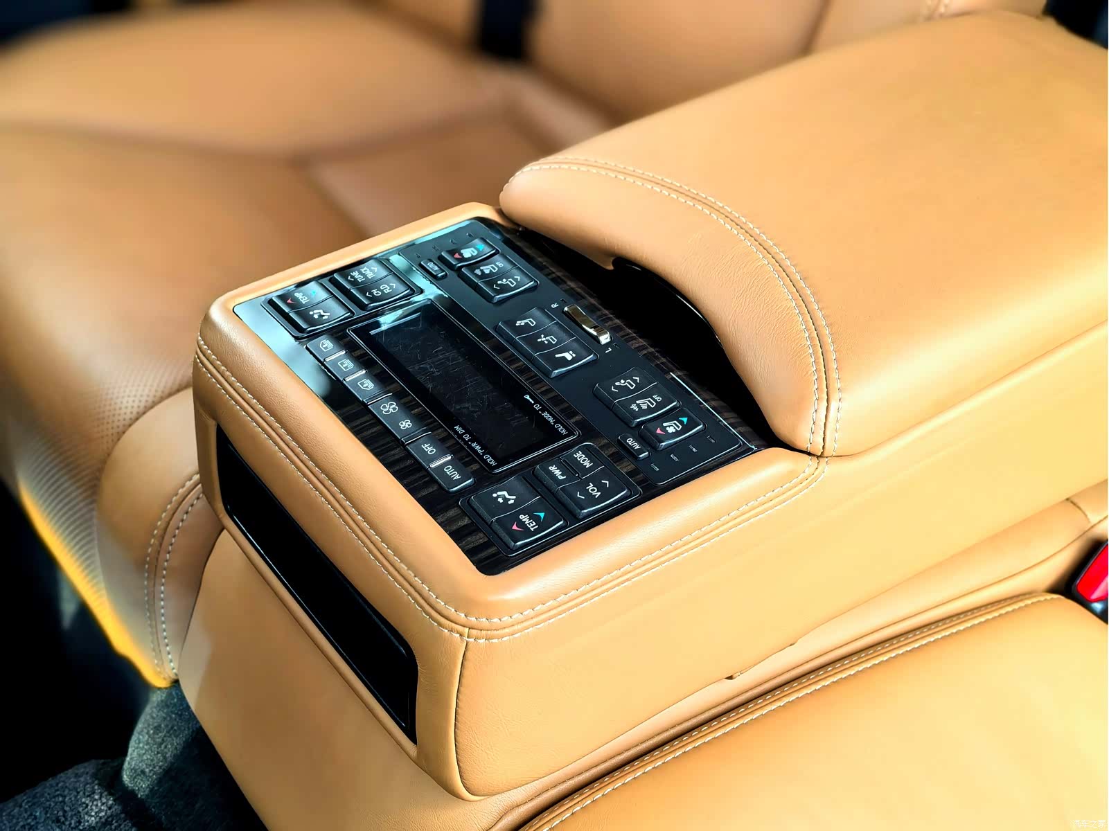 Lexus LS, 2015 10