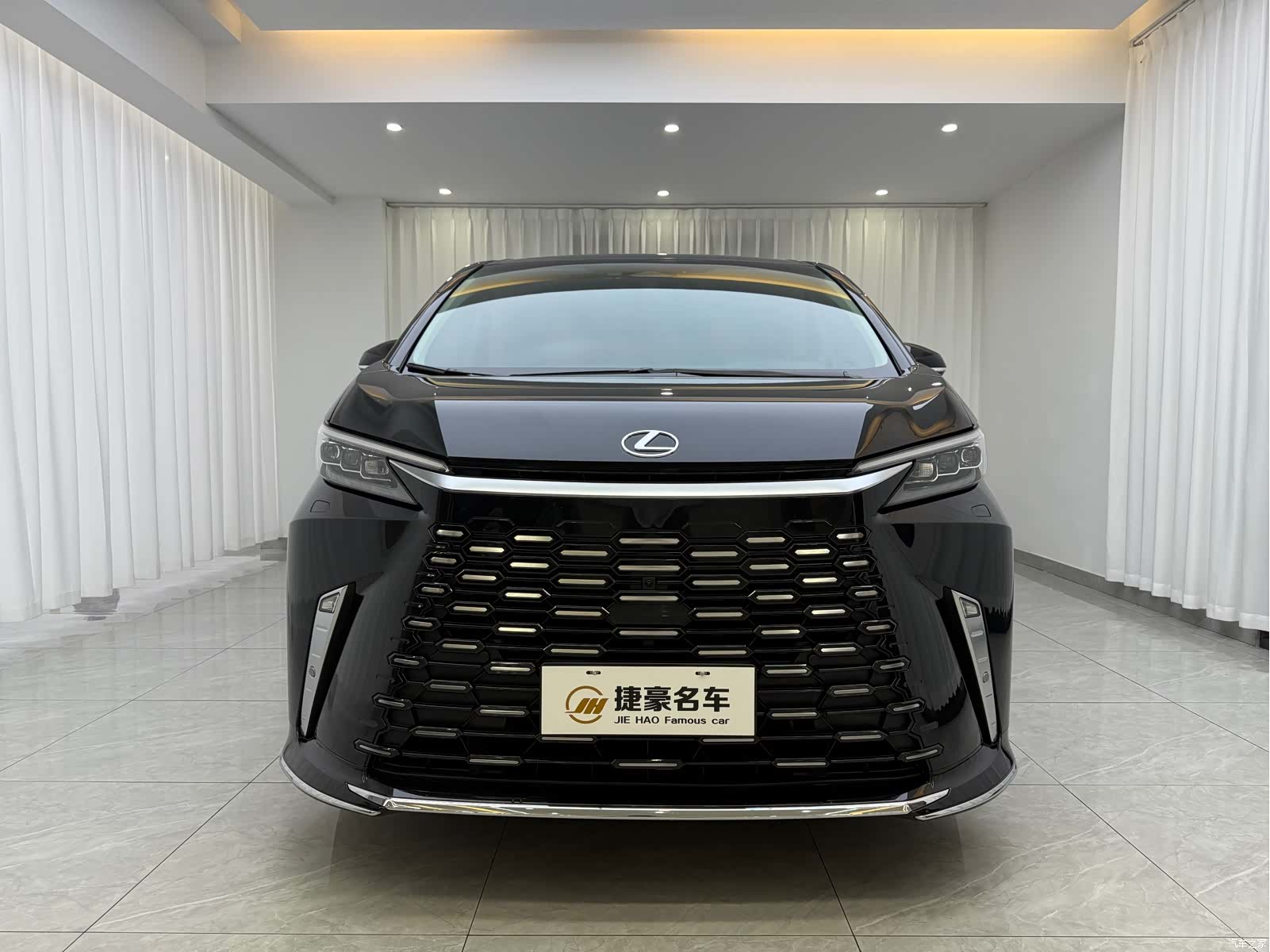 Lexus LM, 2023 2