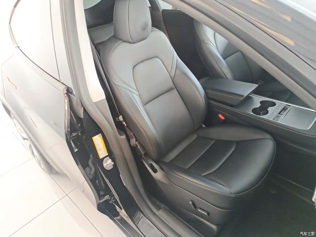 Tesla Model Y, 2023 25
