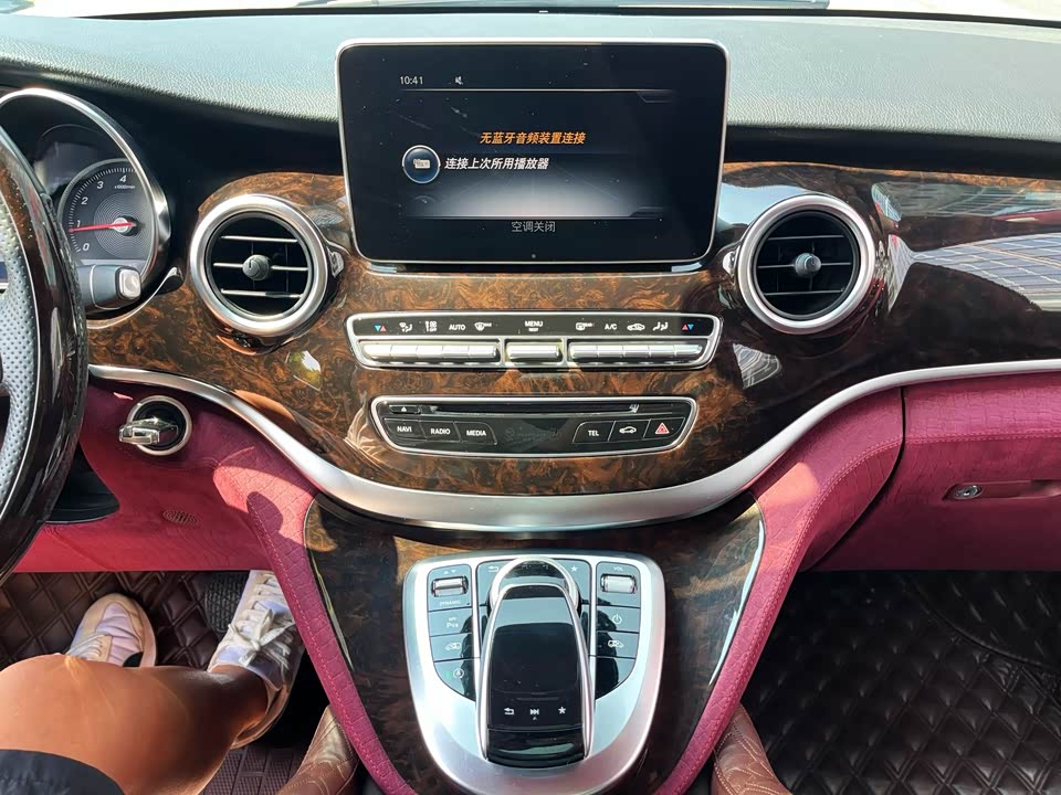 Mercedes-Benz V-class