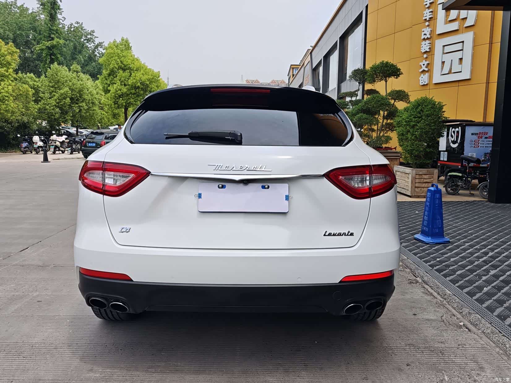 Maserati Levante, 2017 все фото