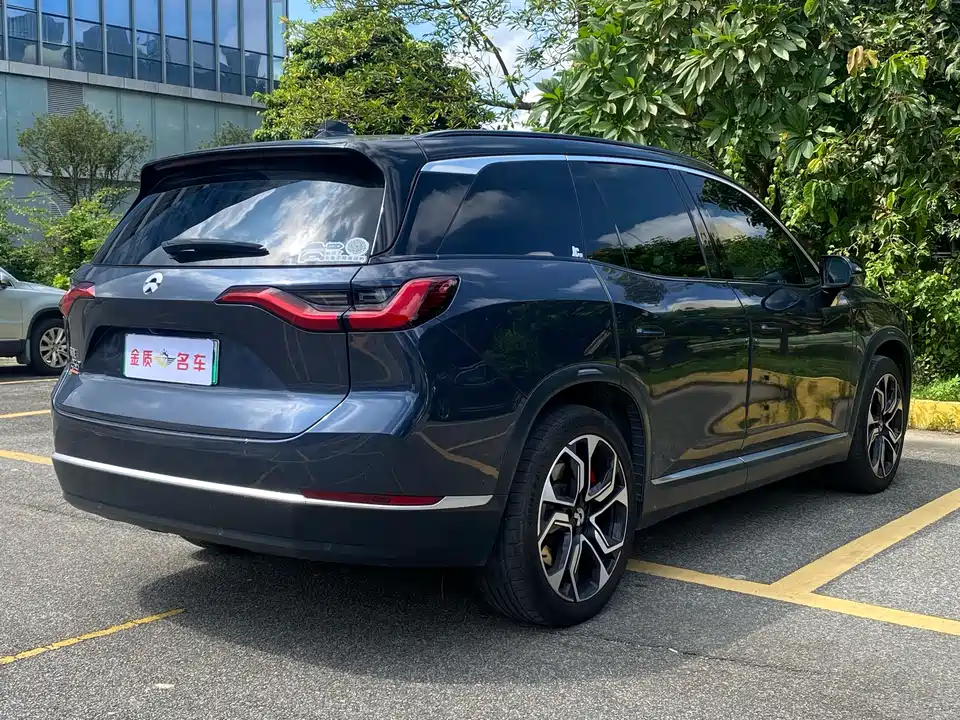 NIO ES8