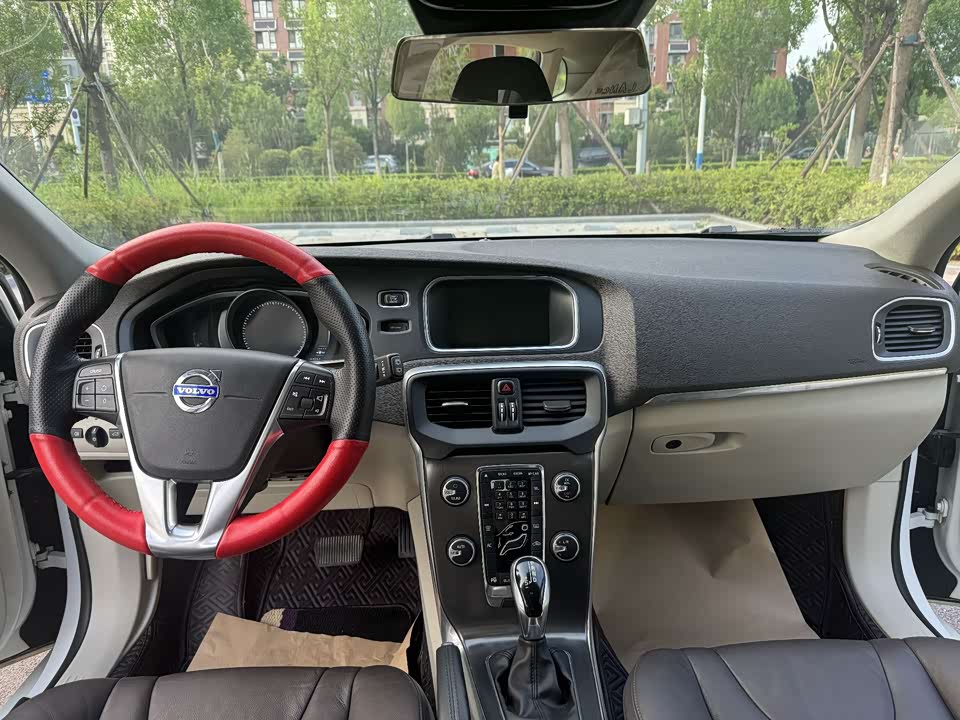 Volvo V40