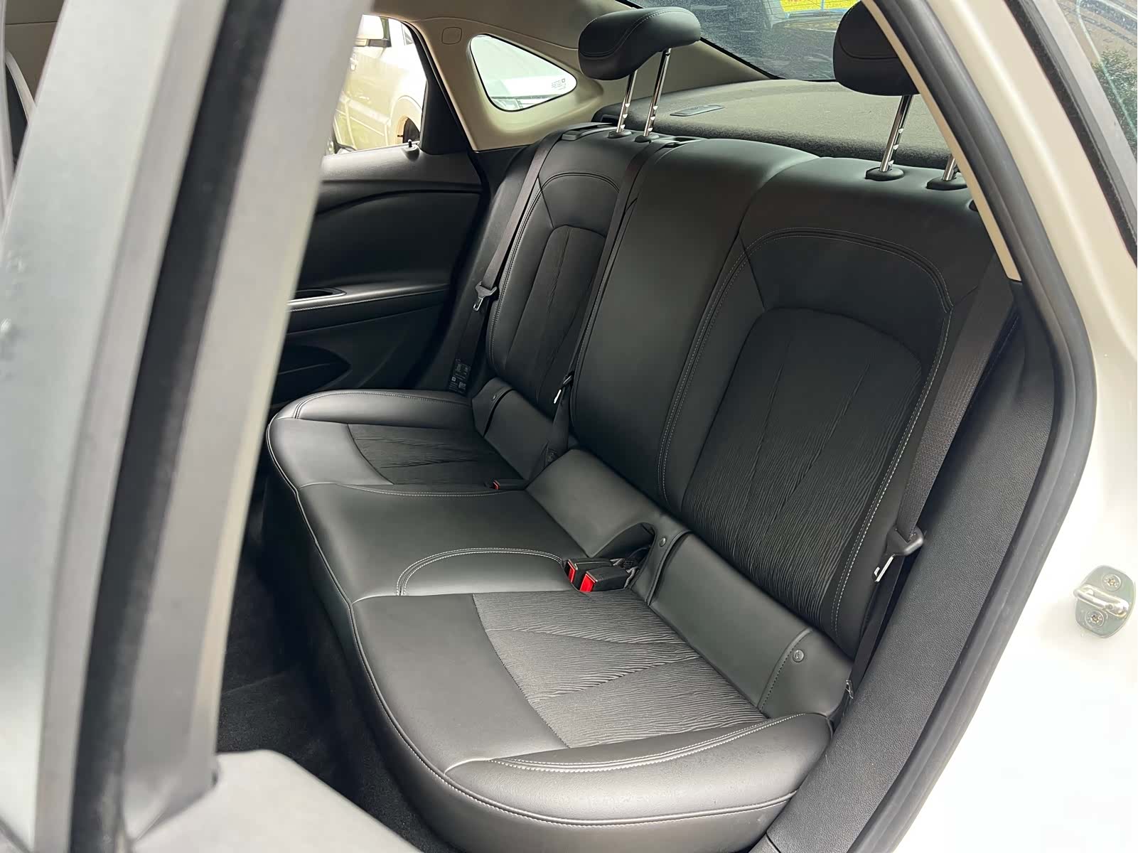 Buick Verano, 2017 11