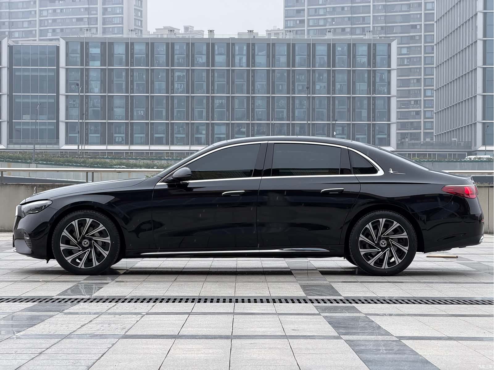 Mercedes-Benz E-Class, 2024 4