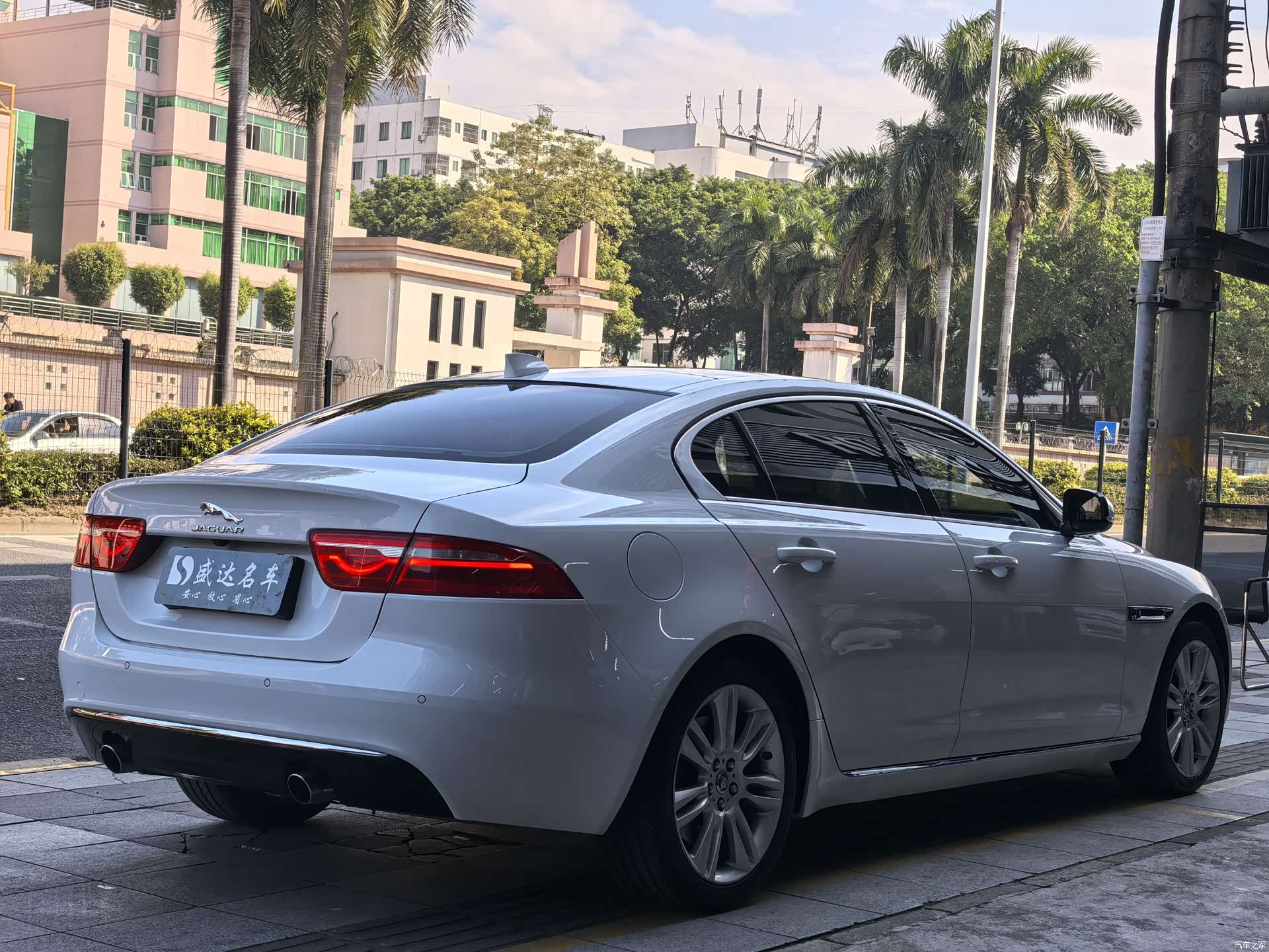 Land Rover XEL, 2019 4