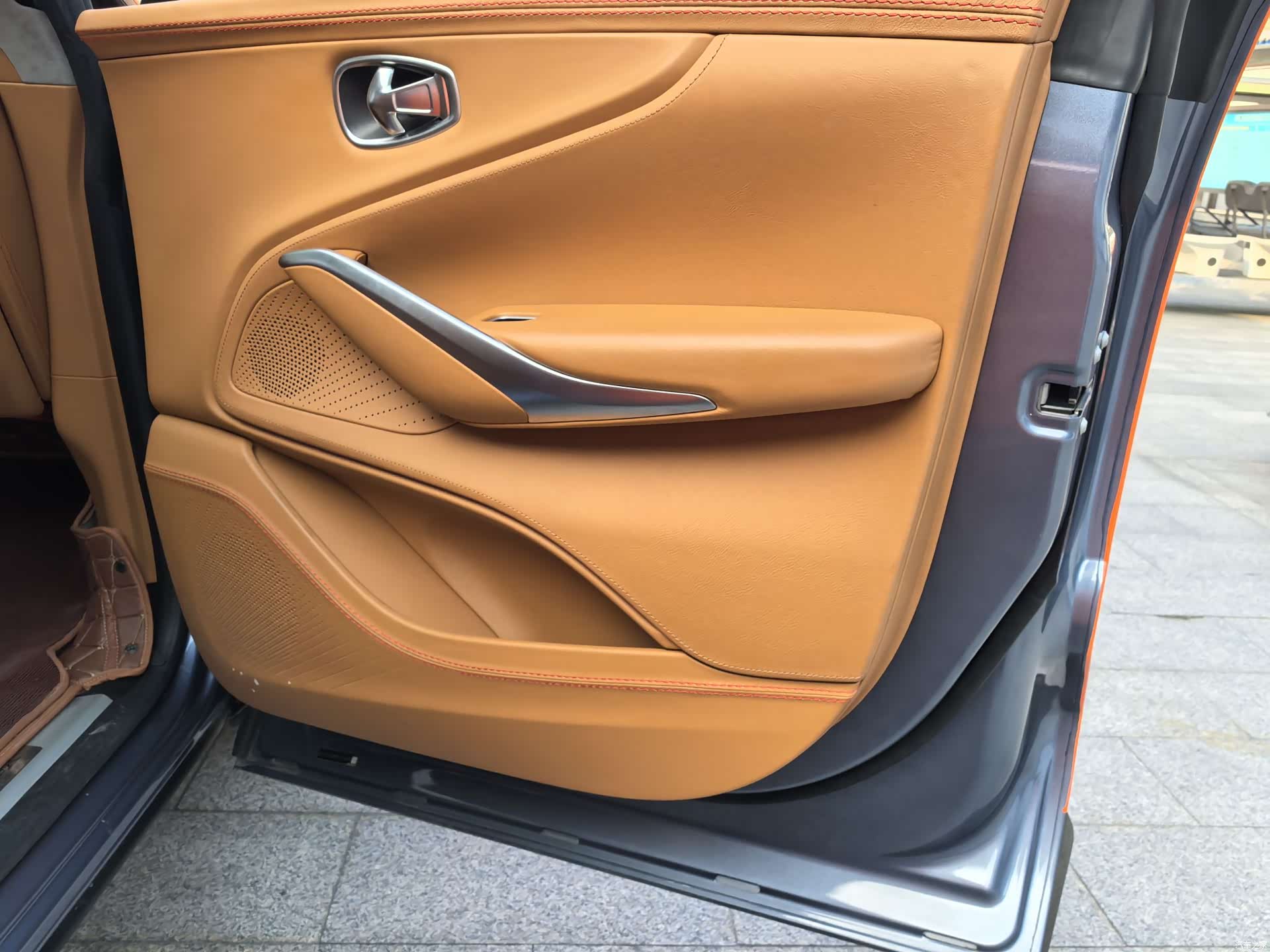 Aston Martin DBX, 2021 21