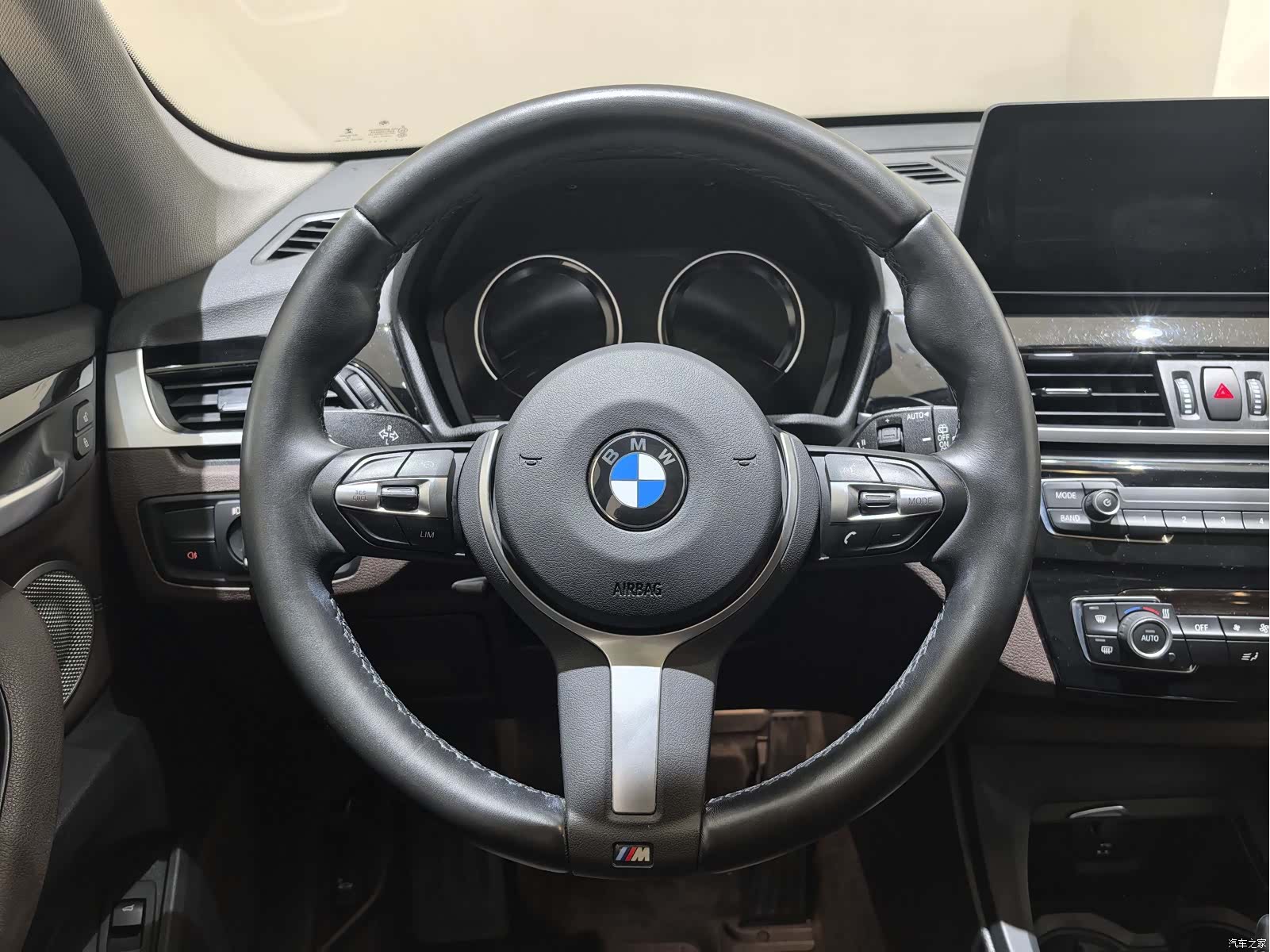 BMW X1, 2022 все фото