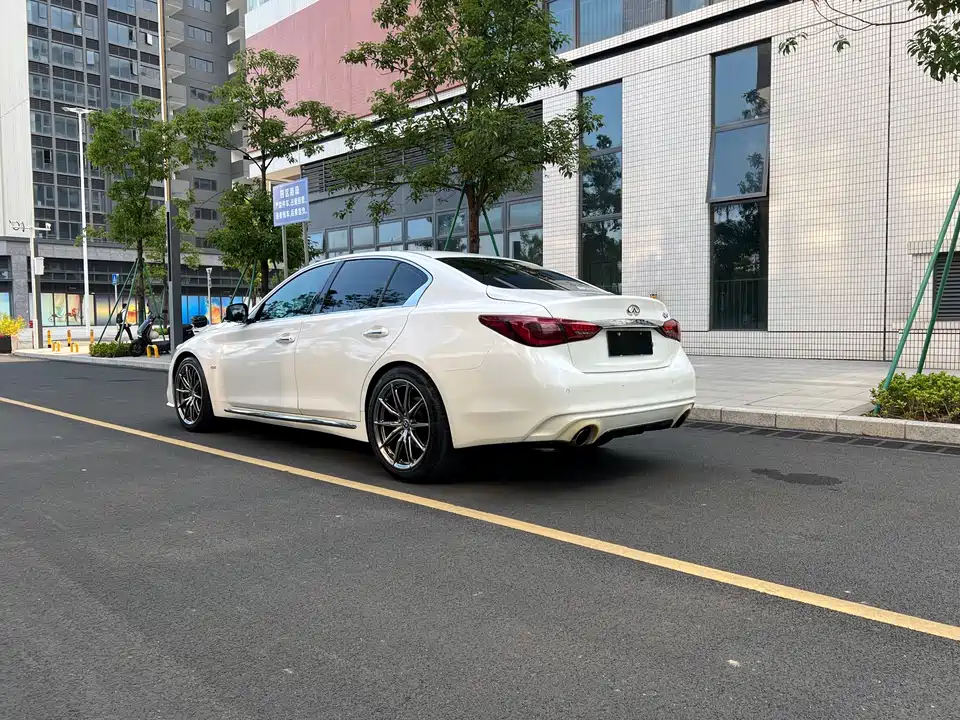 Infiniti Q50L