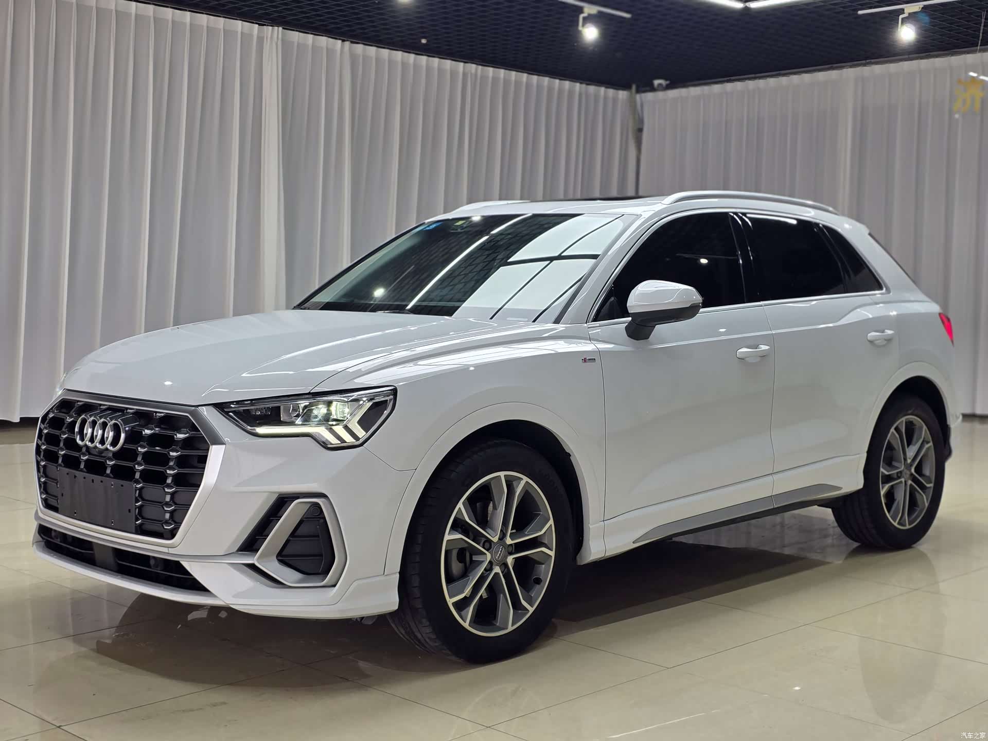 Audi Q3, 2020 1