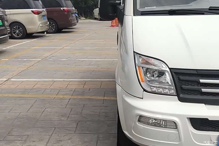 Maxus V80, 2023 15