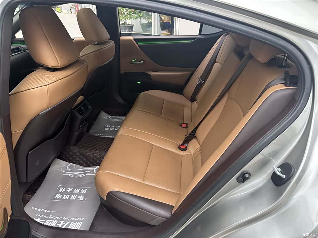 Lexus ES, 2021 13