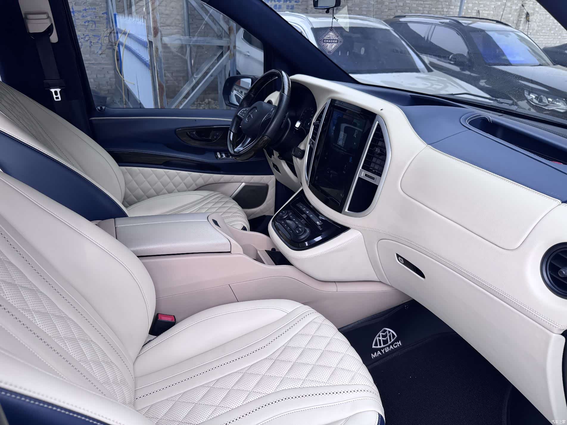 Mercedes-Benz 7, 2020 все фото