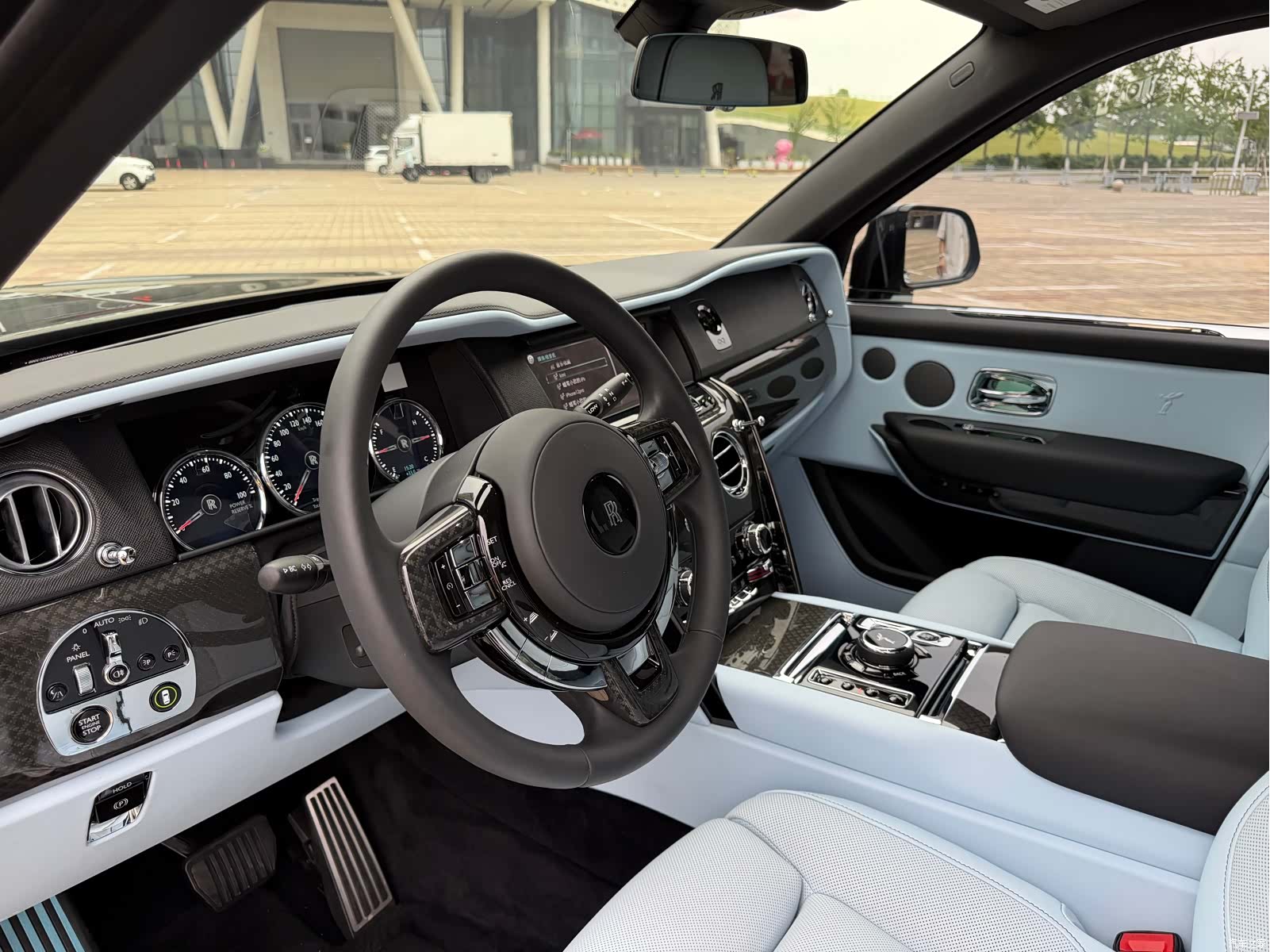 Rolls-Royce Cullinan, 2022 7