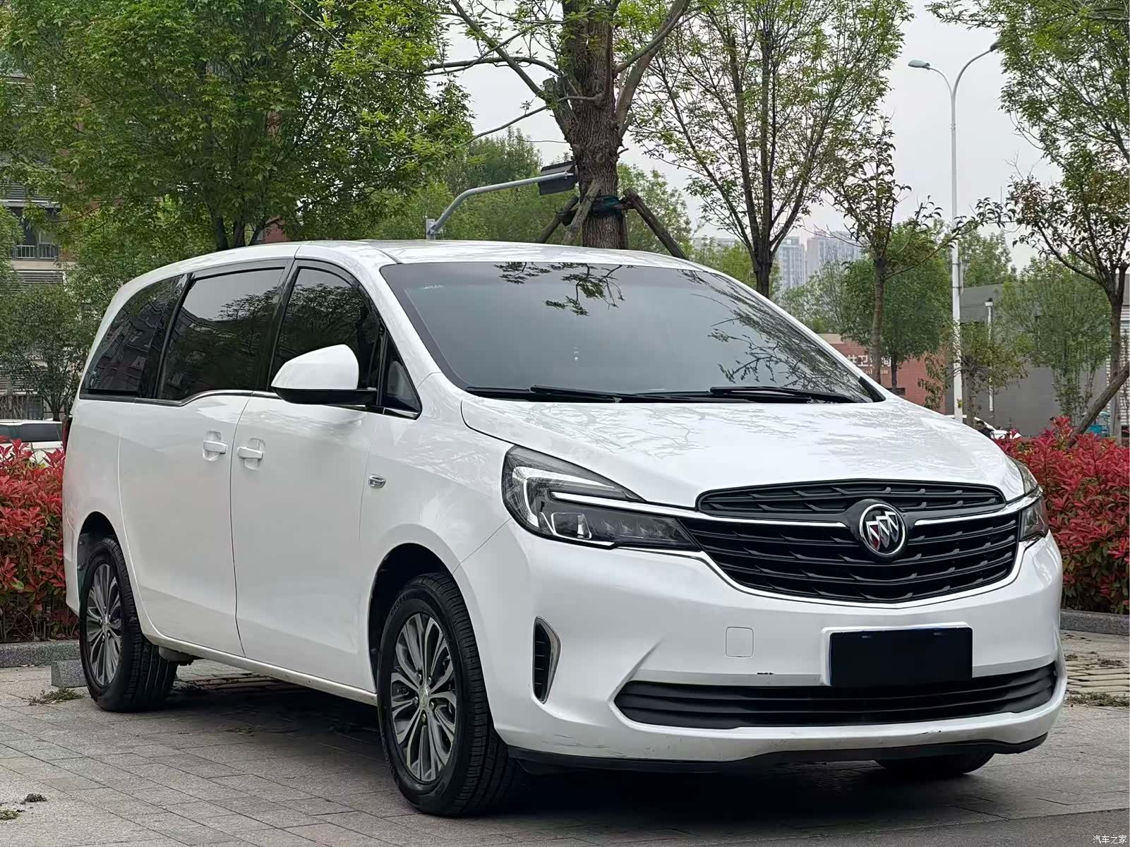 Buick GL8, 2021 1