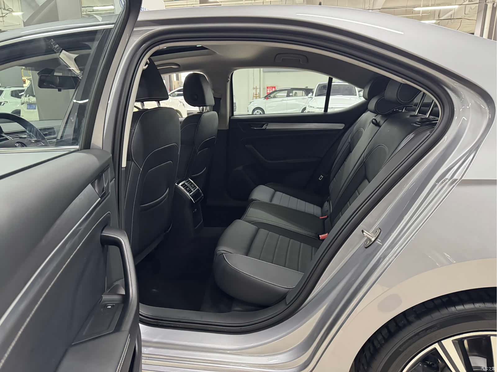 Skoda Superb, 2025 6