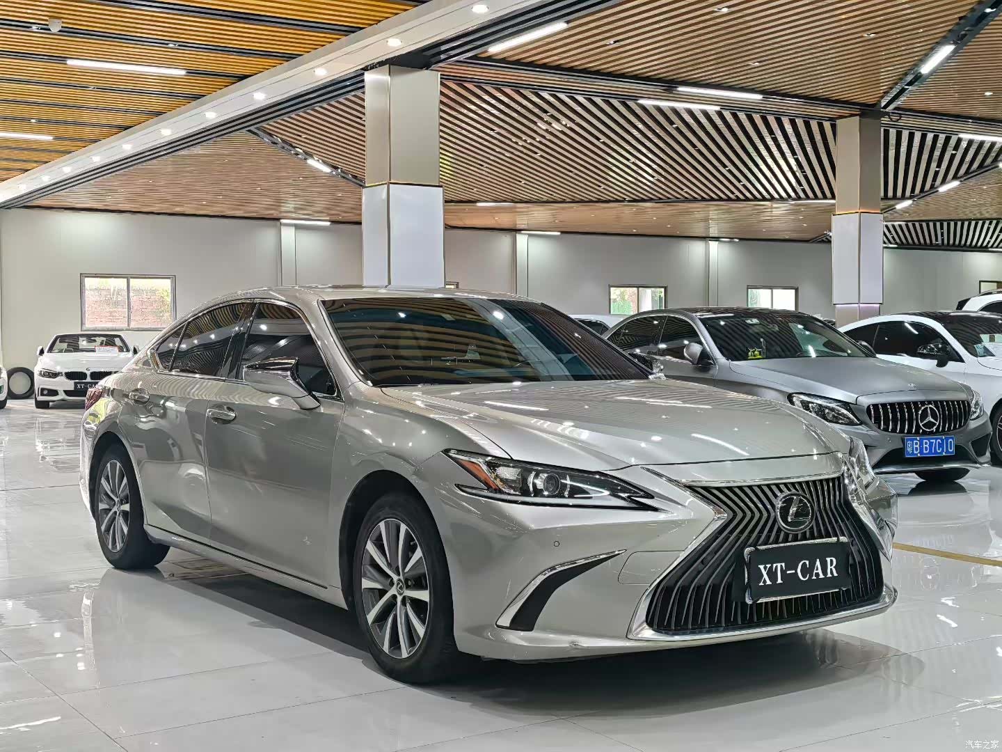 Lexus ES, 2020 3