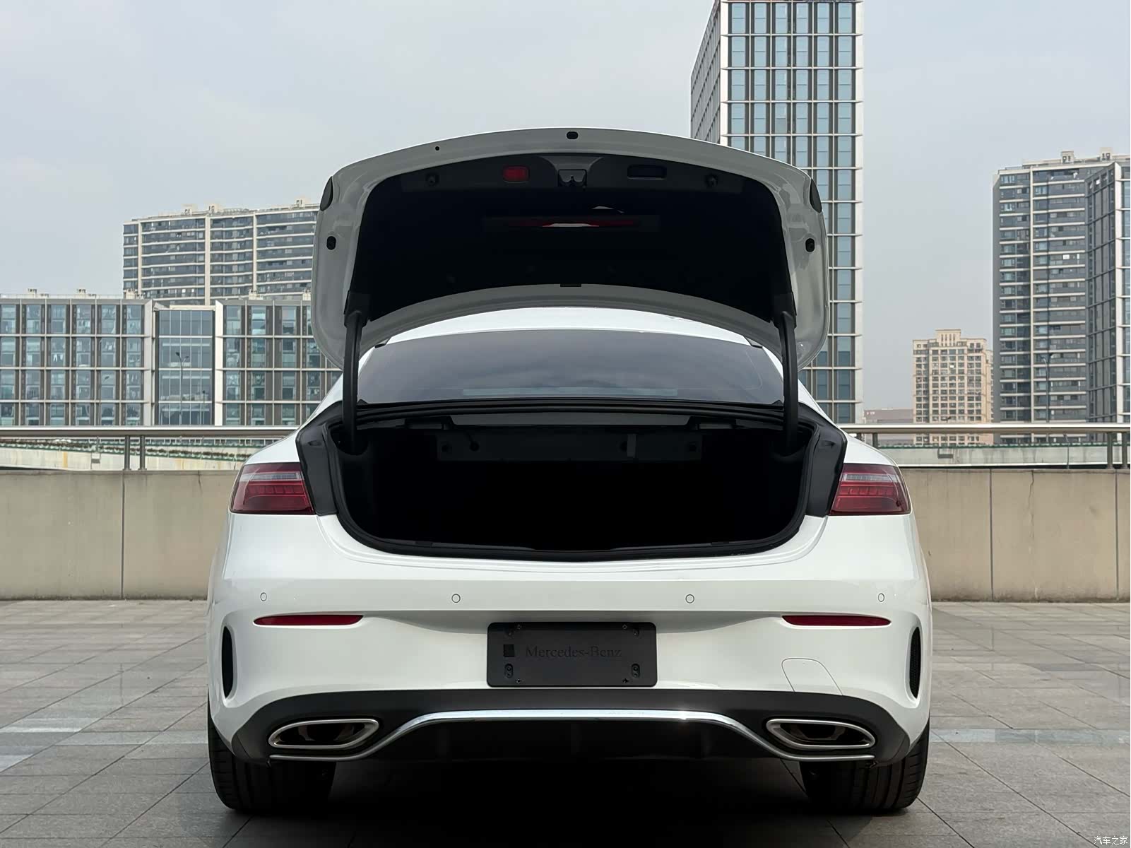 Mercedes-Benz E-Class, 2023 14
