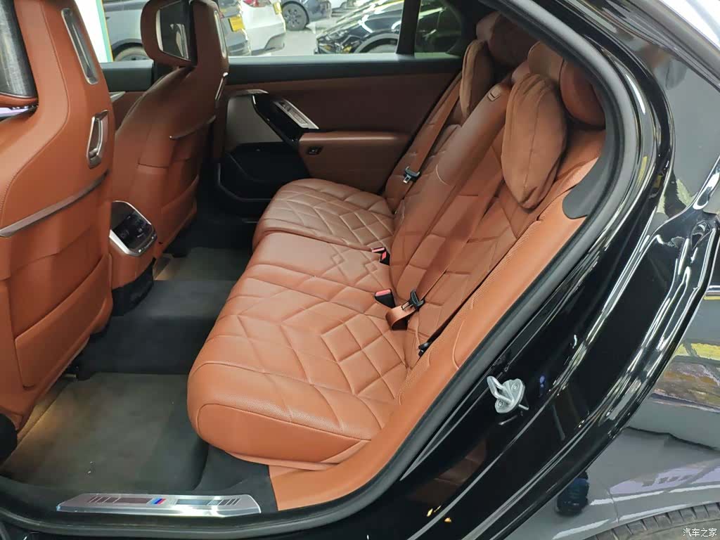 BMW i7, 2023 13