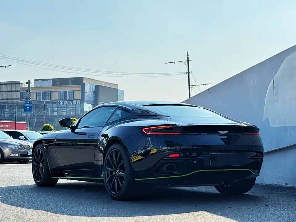 Aston Martin DB11