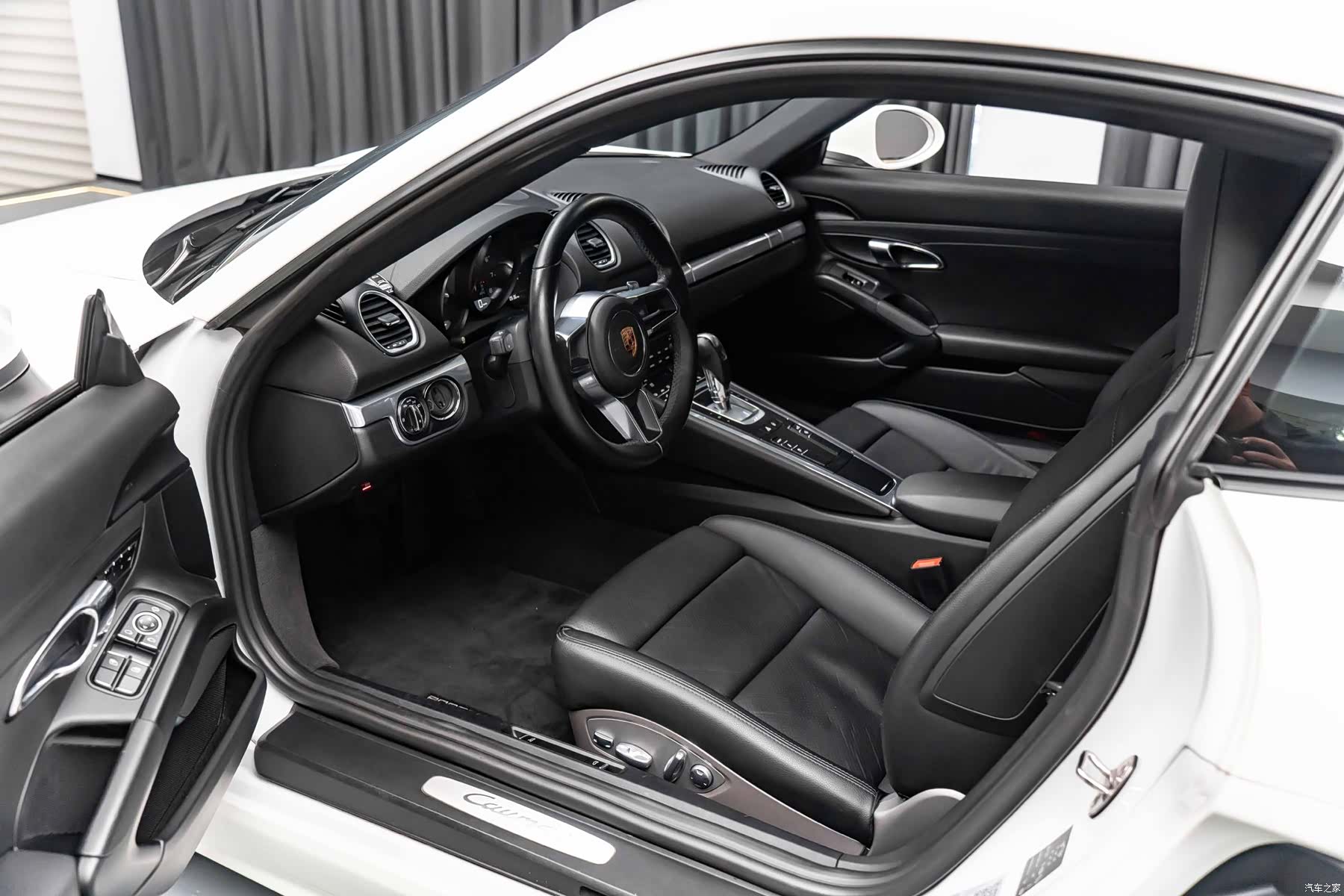 Cayman718 Cayman, 2017 10