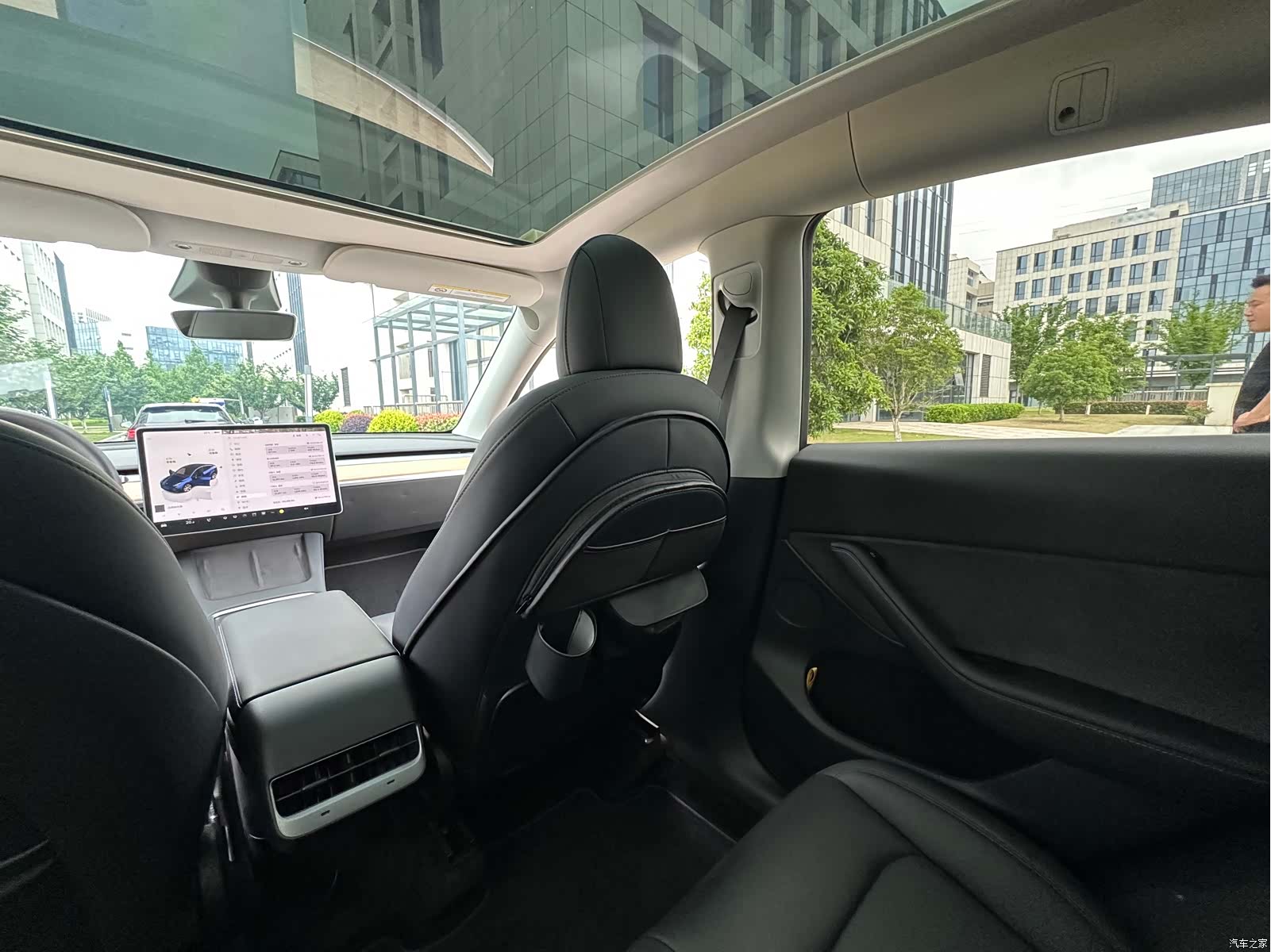 Tesla Model Y, 2022 18