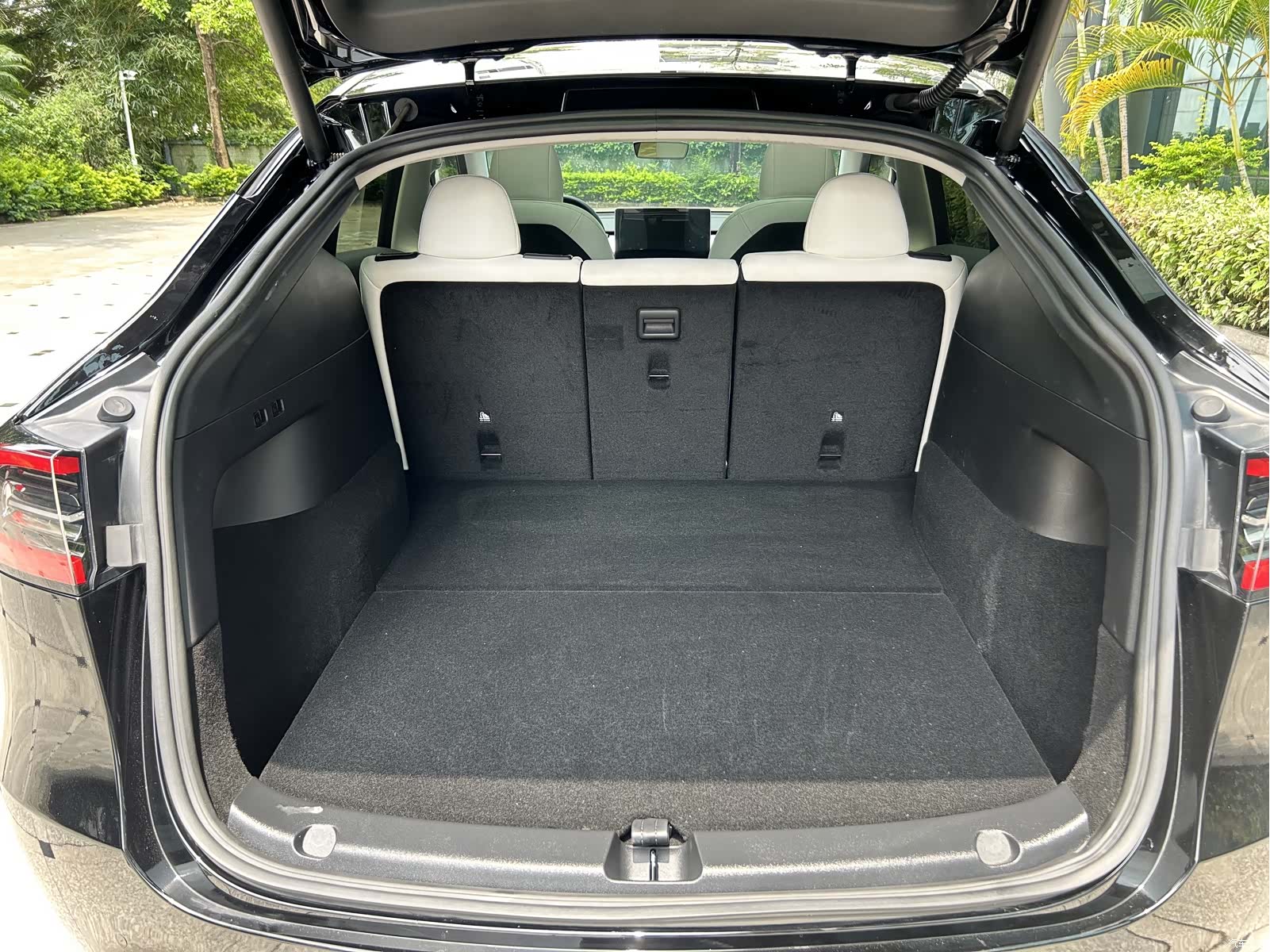 Tesla Model Y, 2022 19