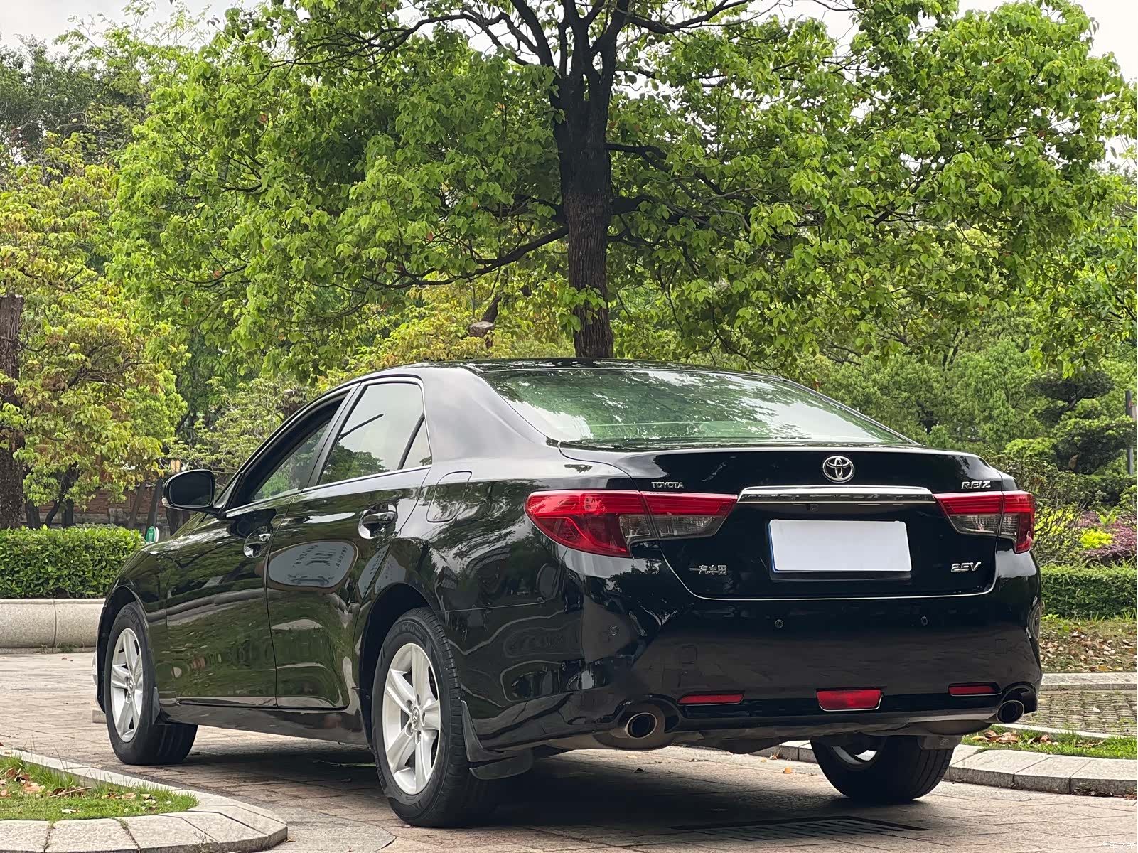 Toyota 2.5V, 2017 24