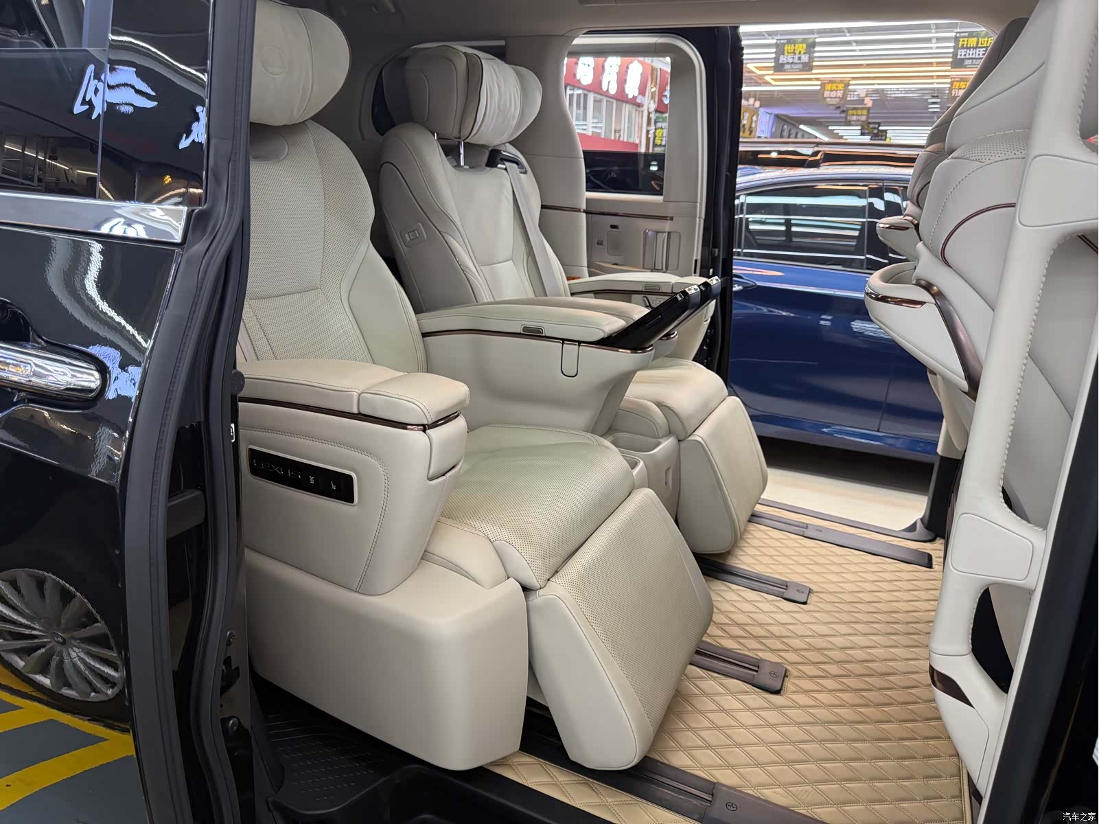 Lexus LM, 2024 14