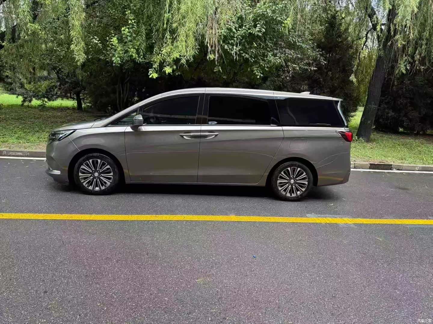 Buick GL8, 2020 3