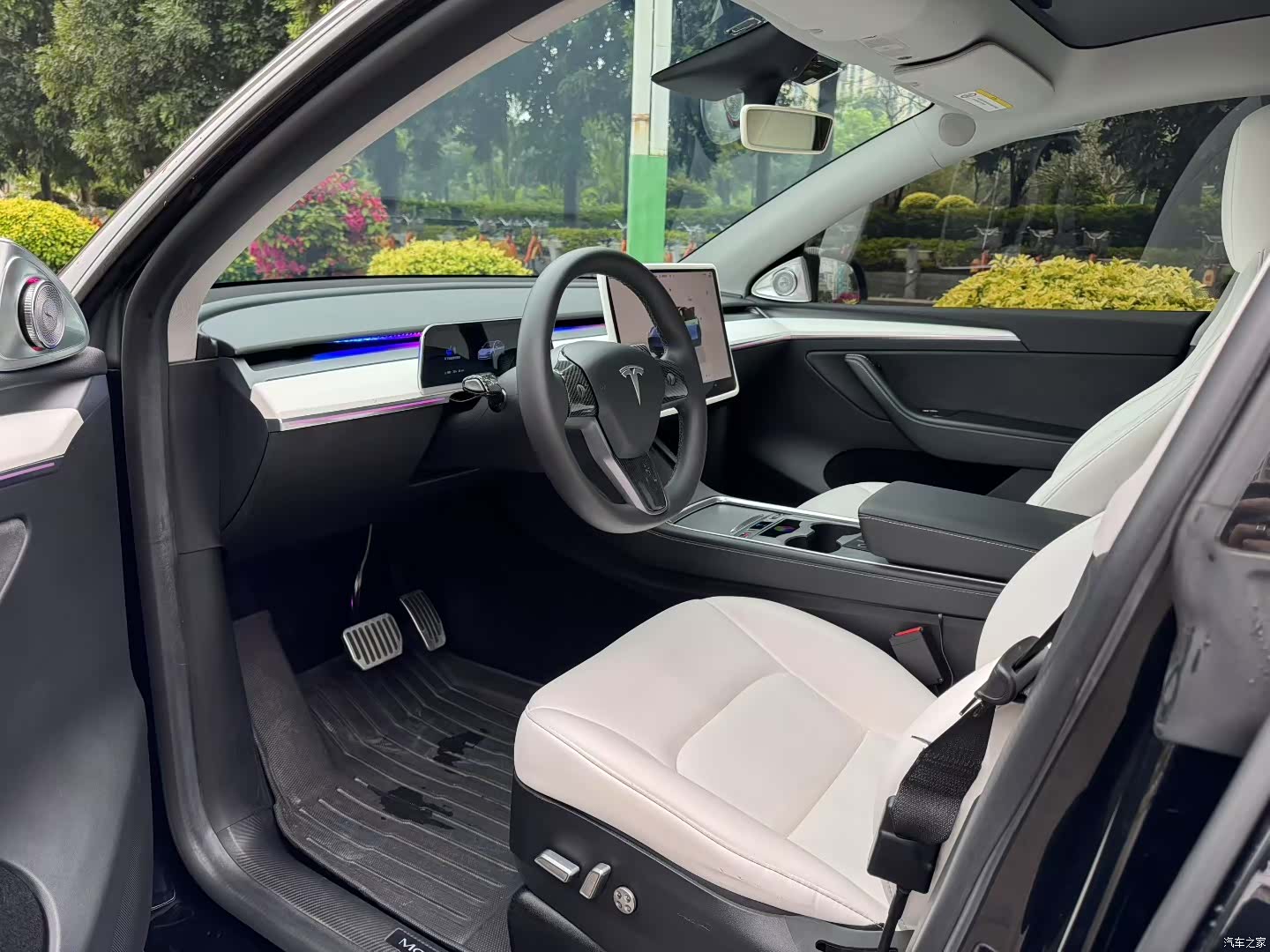 Tesla Model Y, 2023 4
