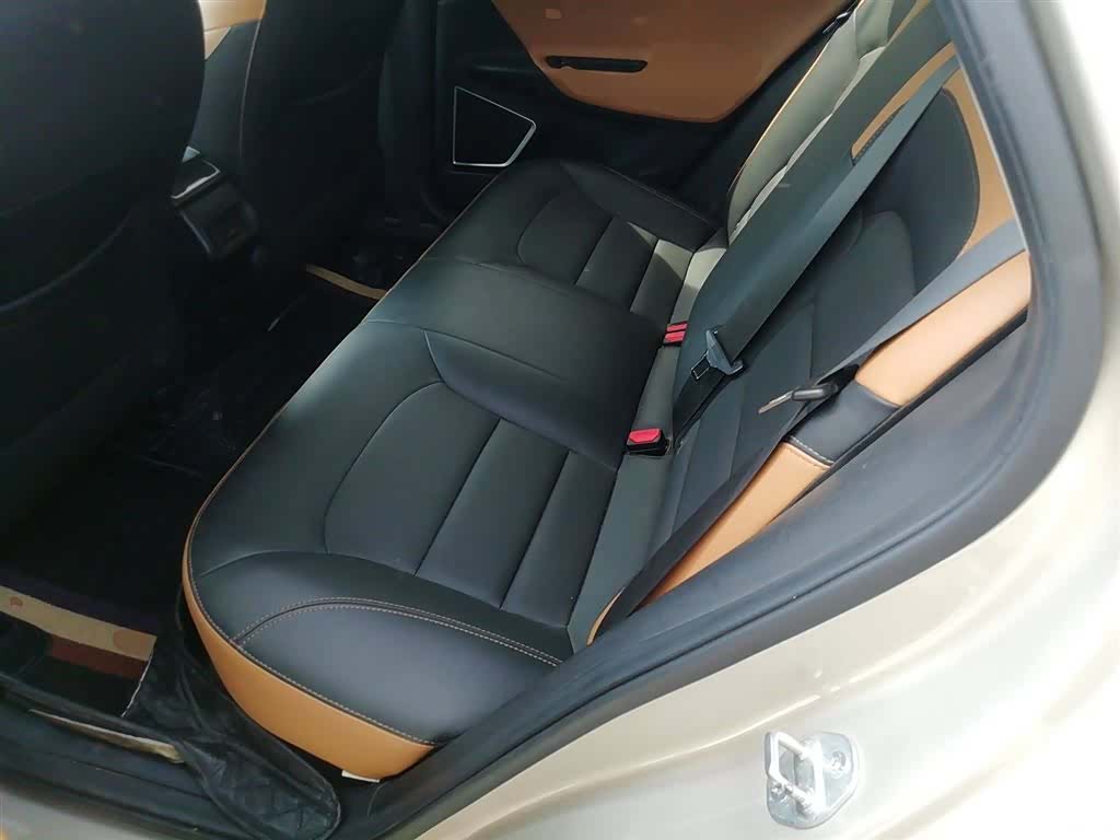 Geely Emgrand, 2020 16