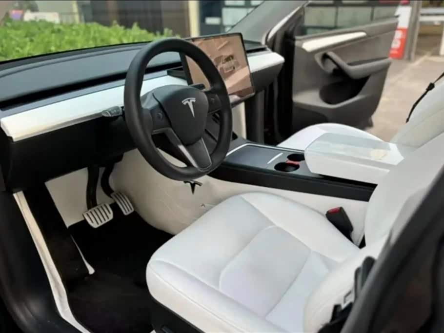 Tesla Model Y Tesla Model Y
