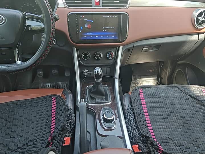 BAIC Huansu S3 2016 S3 L 1.5L МКПП zun xiang xing