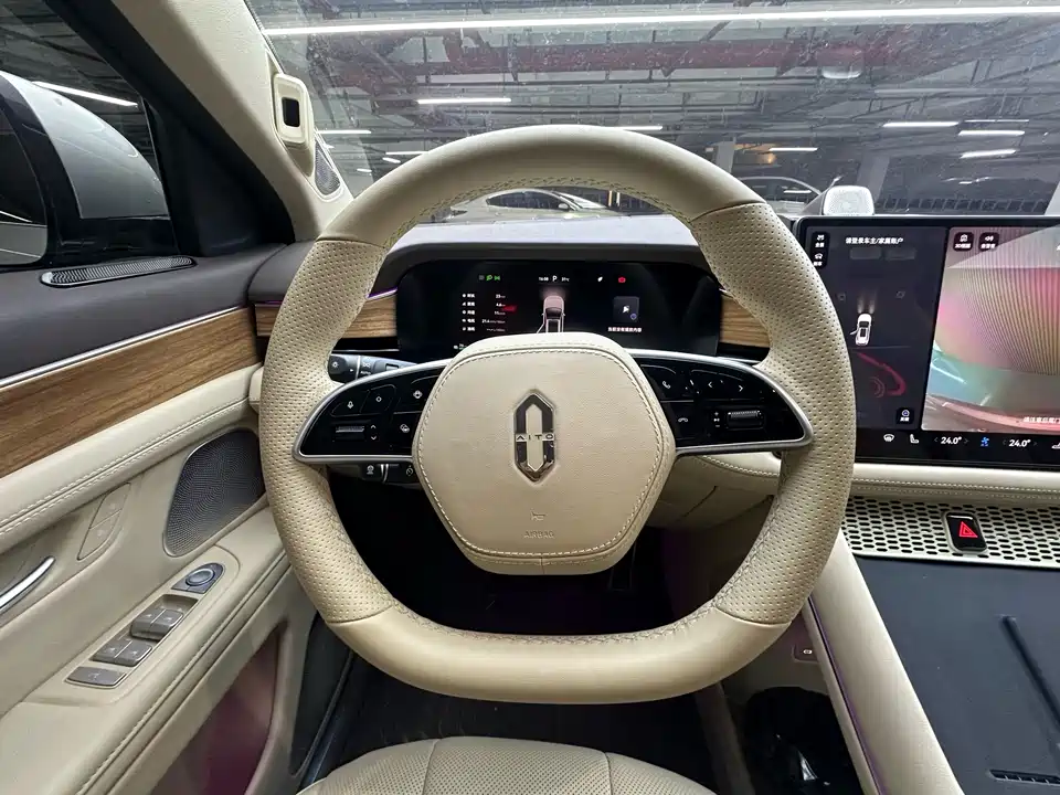 AITO Ask the world M7