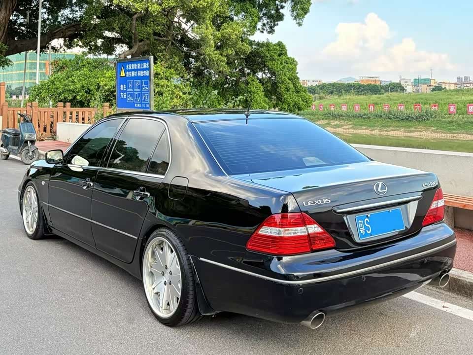 Lexus LS