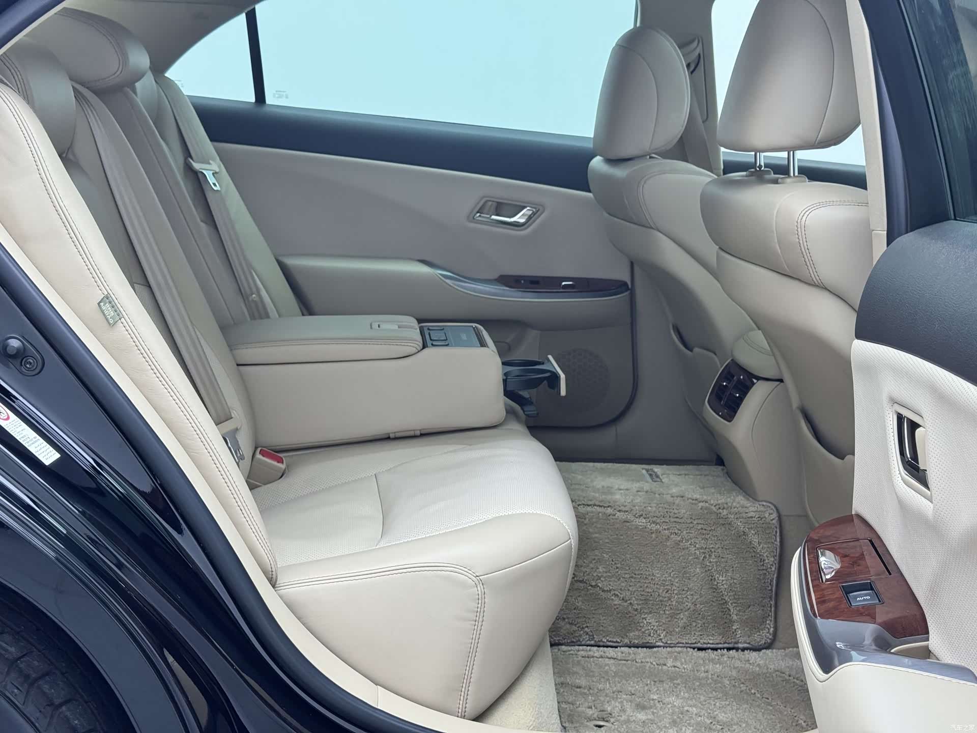 Toyota Crown, 2012 16