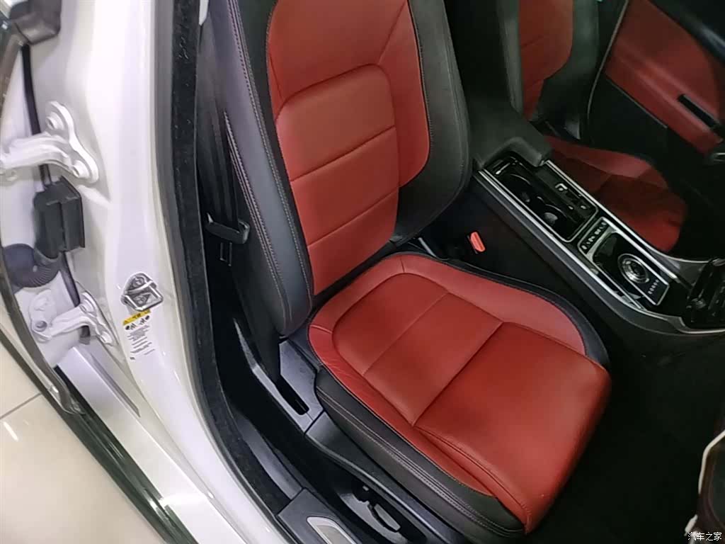 Jaguar XE, 2017 25