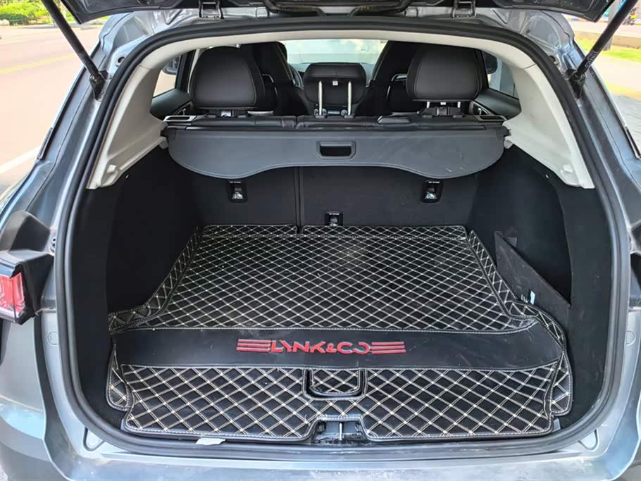 Lynk & Co 01