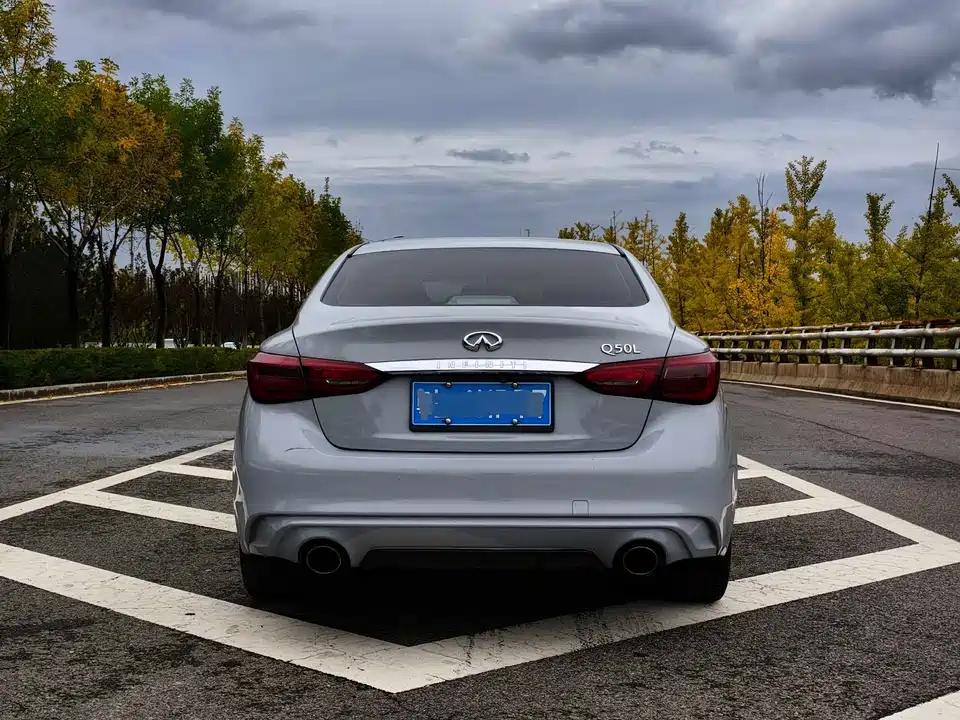 Infiniti Q50L