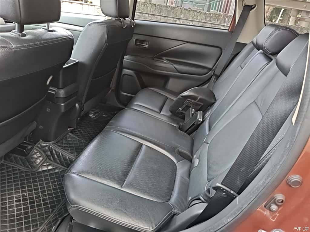 Mitsubishi Outlander, 2015 17