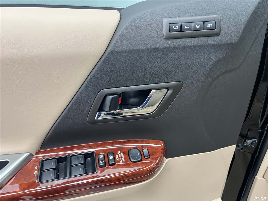 Toyota Alphard, 2011 14