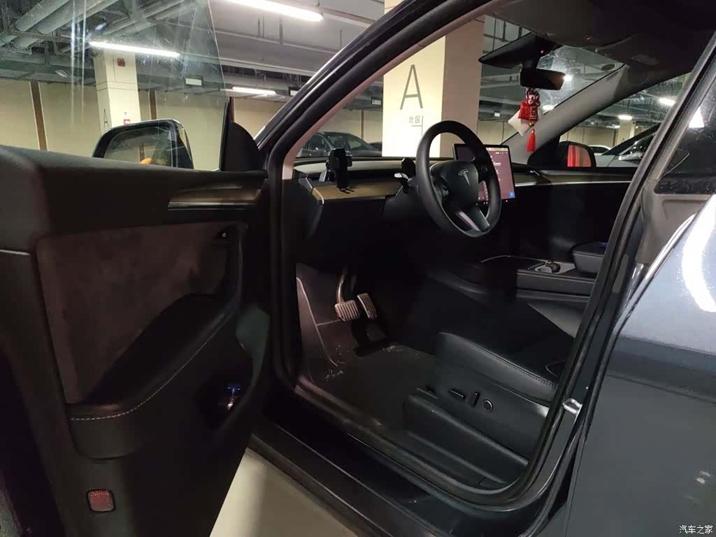 Tesla Model Y, 2022 14